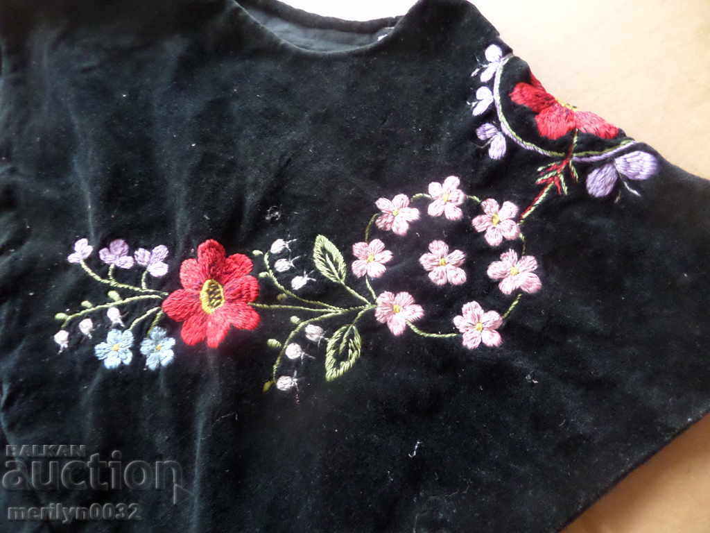 Black velvet cloth with embroidery - 7 Black velvet cloth with embroidery - 7