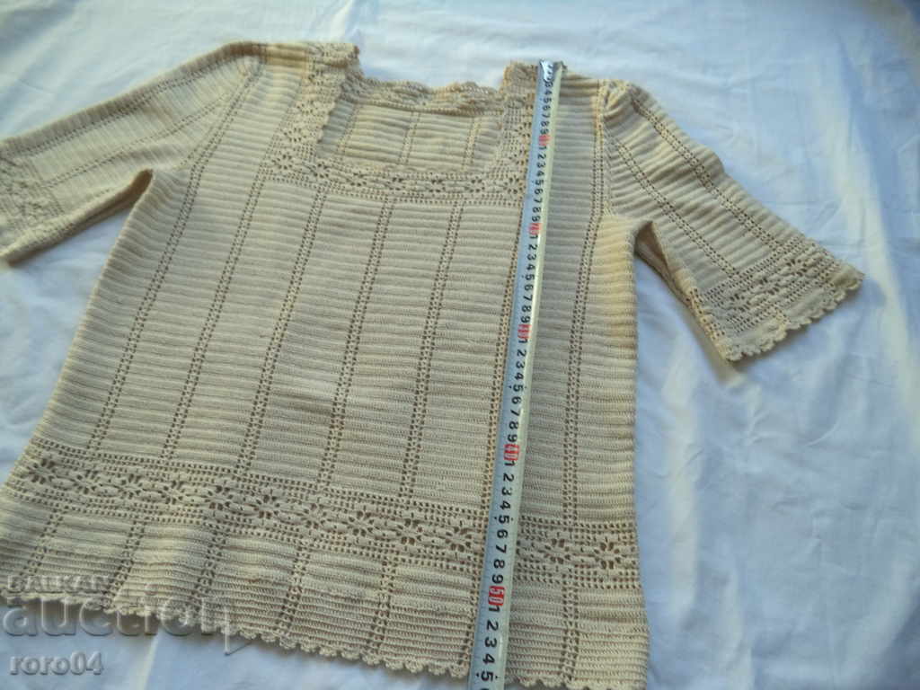 SAMOKOV HAND KNITTED BLOUSE ON A HOOK with price 85.50 BGN | € 43.72 SAMOKOV HAND KNITTED BLOUSE ON A HOOK with price 85.50 BGN | € 43.72