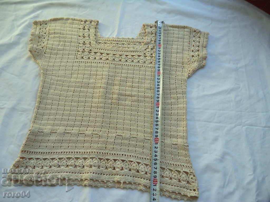 SAMOKOV HAND KNITTED BLOUSE ON A HOOK with price 85.50 BGN | € 43.72 SAMOKOV HAND KNITTED BLOUSE ON A HOOK with price 85.50 BGN | € 43.72