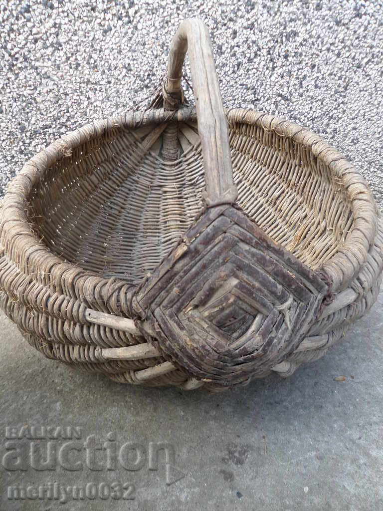 An old basket of wicker basket with price 45.00 BGN | € 23.01 An old basket of wicker basket with price 45.00 BGN | € 23.01