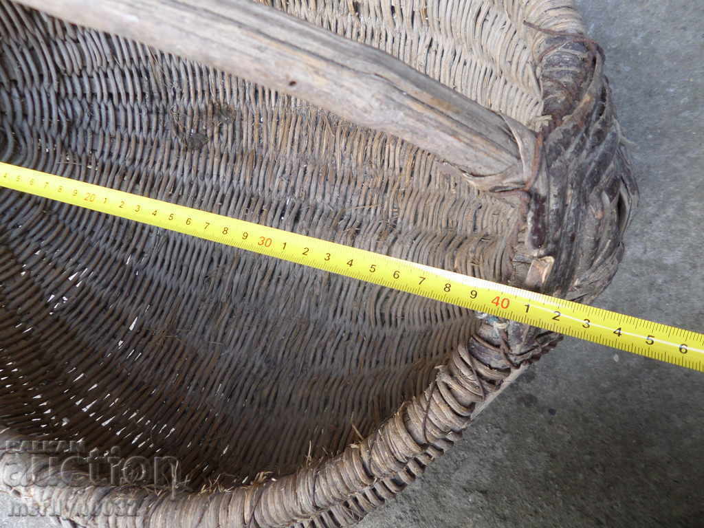 Auction An old basket of wicker basket Auction An old basket of wicker basket