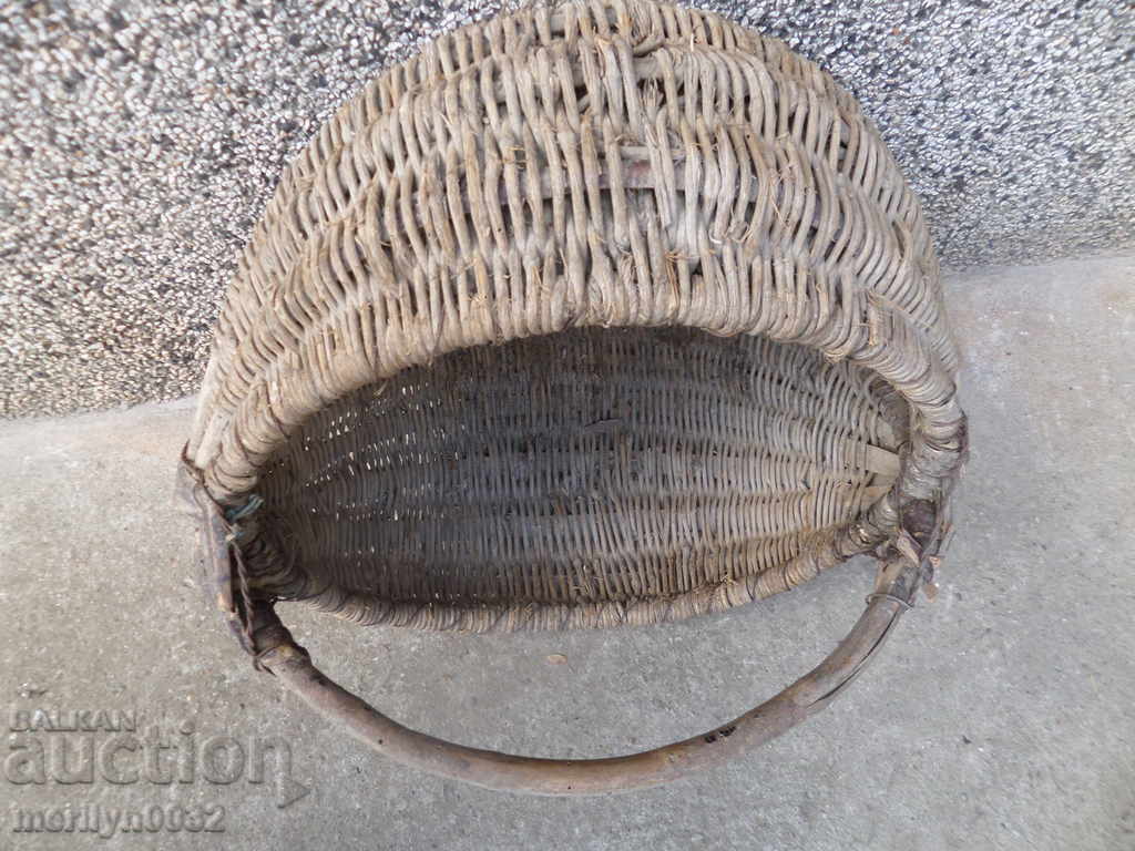 An old basket of wicker basket - 6 An old basket of wicker basket - 6