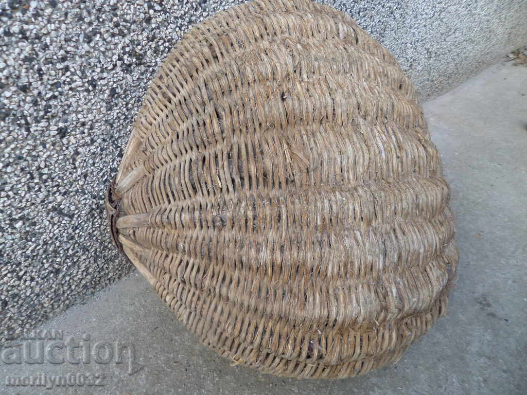 An old basket of wicker basket - 7 An old basket of wicker basket - 7