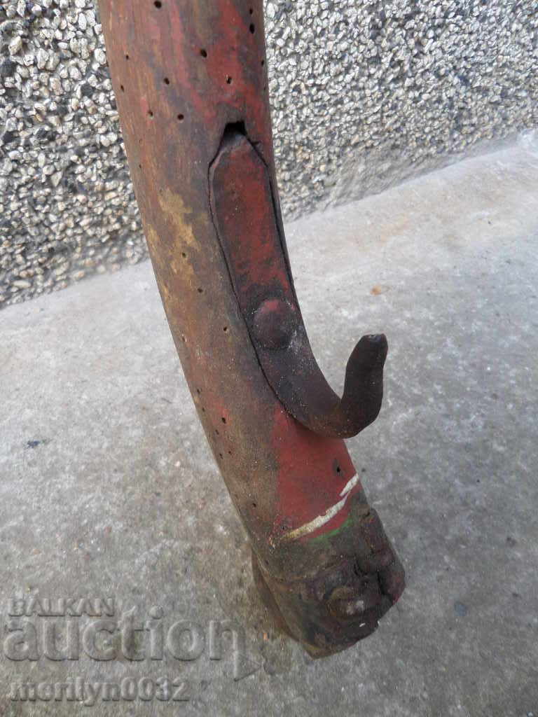 Delivery of Parts of a wooden ox yoke, primitive, 110 years old Delivery of Parts of a wooden ox yoke, primitive, 110 years old