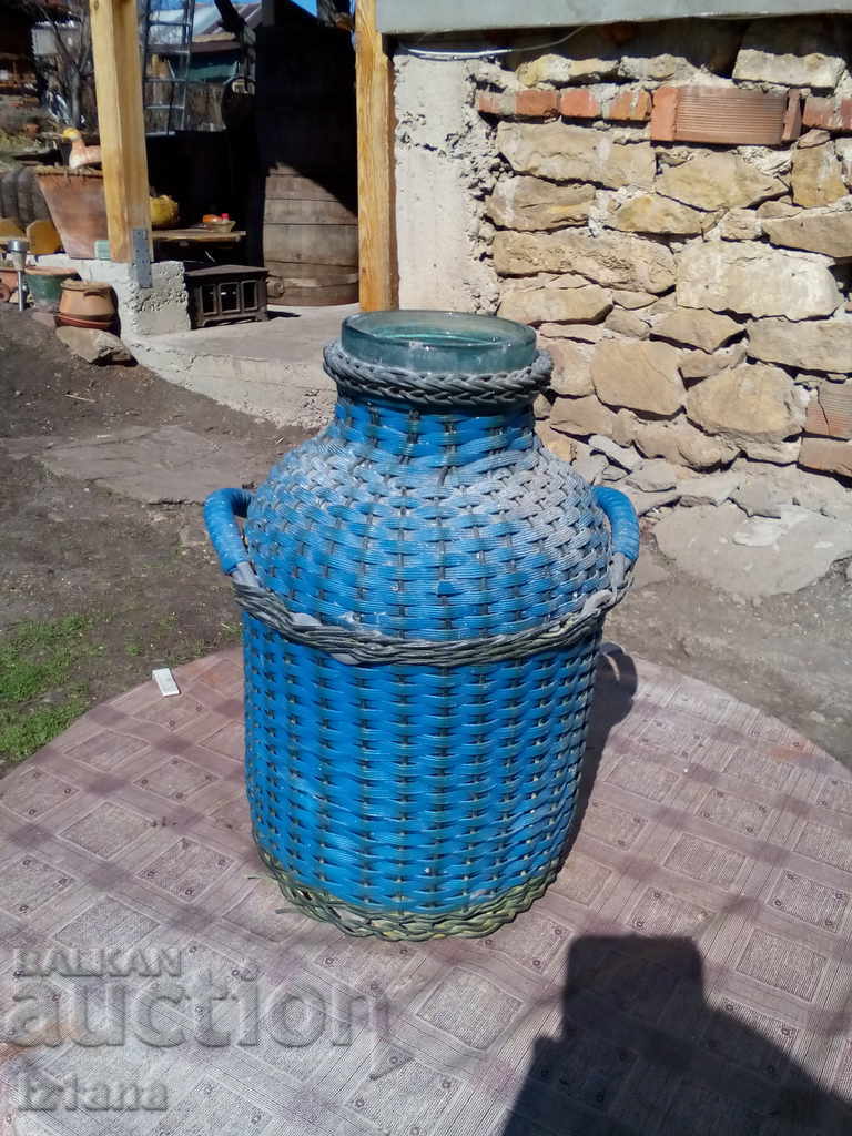 Auction An old jar Auction An old jar