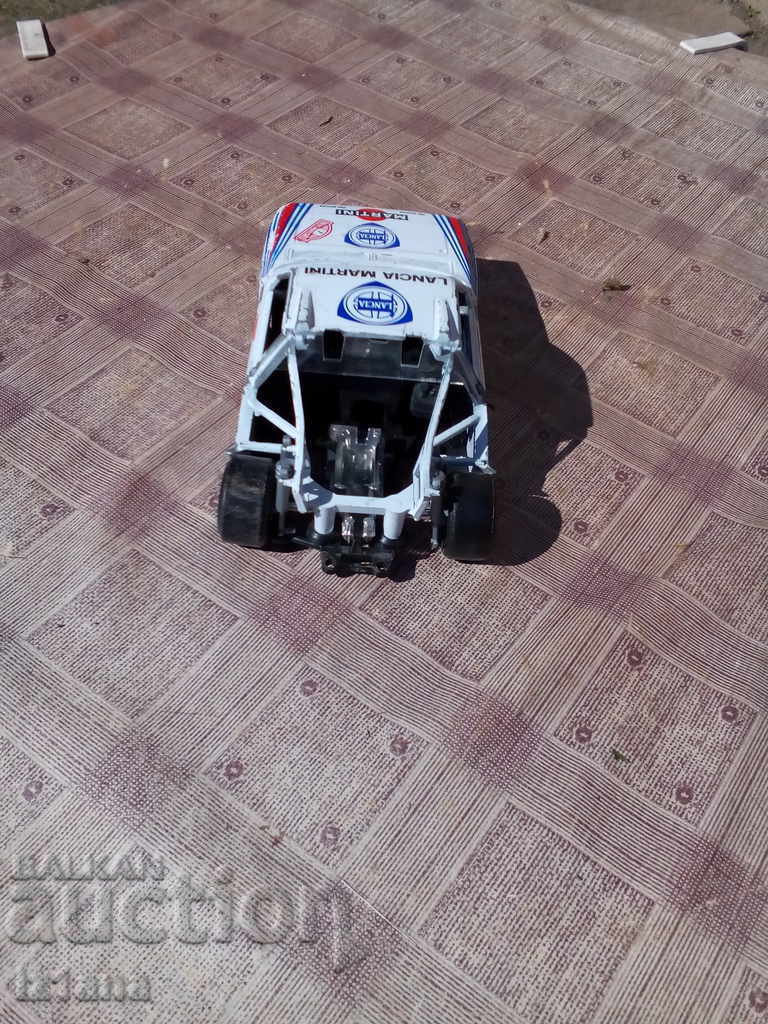 Delivery of Metal LANCIA DELTA car