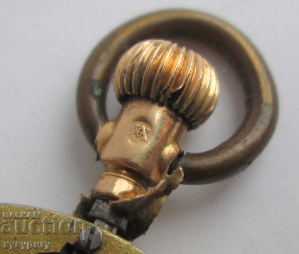 An old lady's gold pocket watch machine - 6 An old lady's gold pocket watch machine - 6