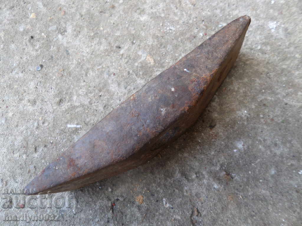 Стар български дюлгерски чук инструмент сечиво ковано желязо с цена 36.00 лв. | € 18.41 Стар български дюлгерски чук инструмент сечиво ковано желязо с цена 36.00 лв. | € 18.41