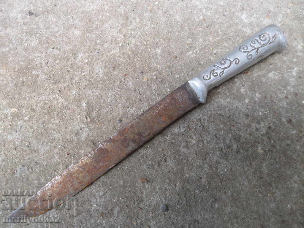 Old butcher knife with metal engraved scraps of karaoke dagger with price 59.00 BGN | € 30.17 Old butcher knife with metal engraved scraps of karaoke dagger with price 59.00 BGN | € 30.17