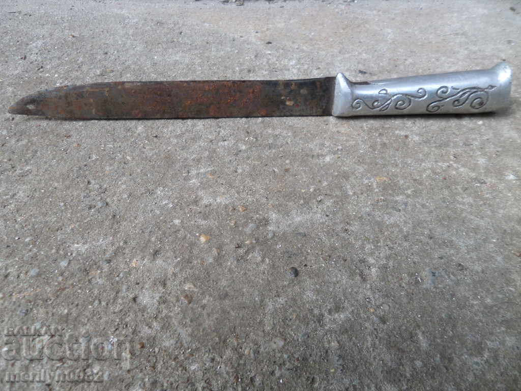Delivery of Old butcher knife with metal engraved scraps of karaoke dagger Delivery of Old butcher knife with metal engraved scraps of karaoke dagger