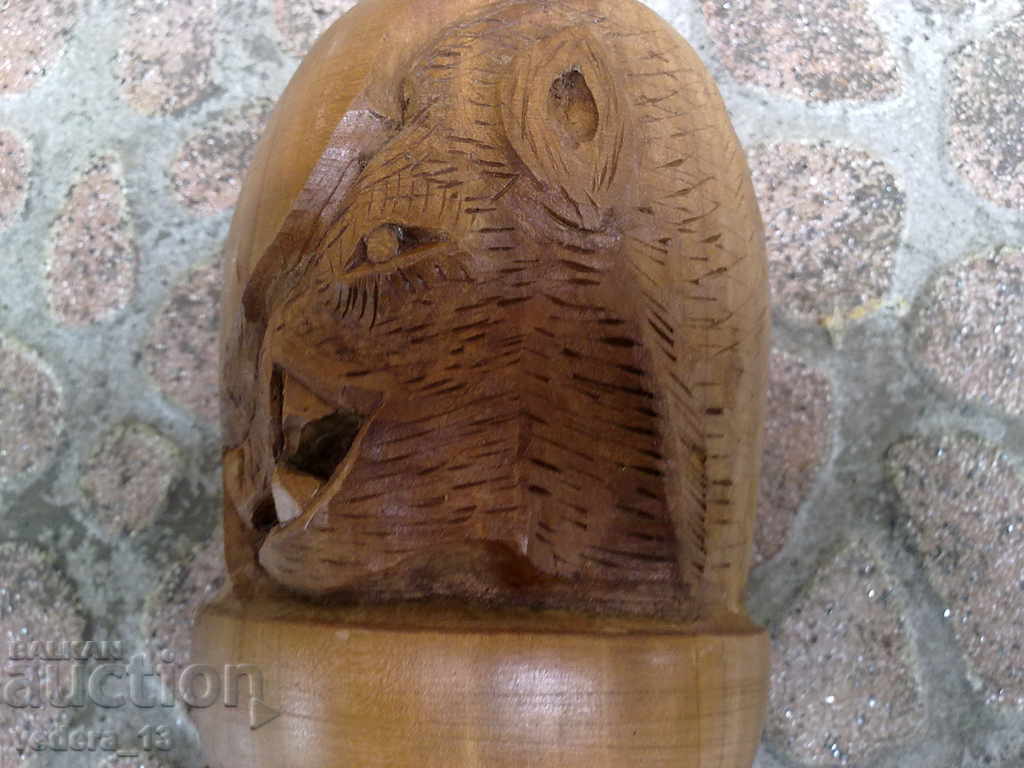 Auction wooden statuette Auction wooden statuette