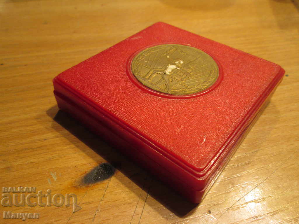 Selling an extremely rare plaque.RRRRRRRRRRRRR - 5 Selling an extremely rare plaque.RRRRRRRRRRRRR - 5