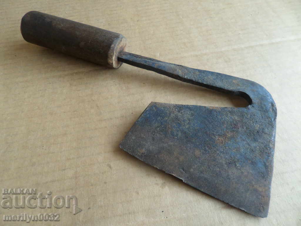 Old ax torpedo saber hat with price 59.00 BGN | € 30.17 Old ax torpedo saber hat with price 59.00 BGN | € 30.17