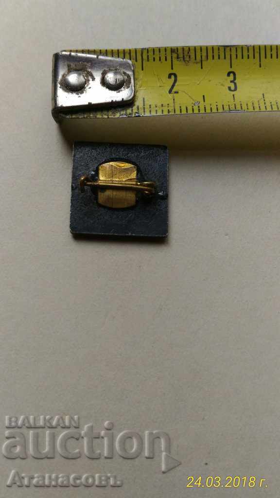 Insigna Burgas ТНТМ cu preț 10.00 BGN | € 5.11 Insigna Burgas ТНТМ cu preț 10.00 BGN | € 5.11