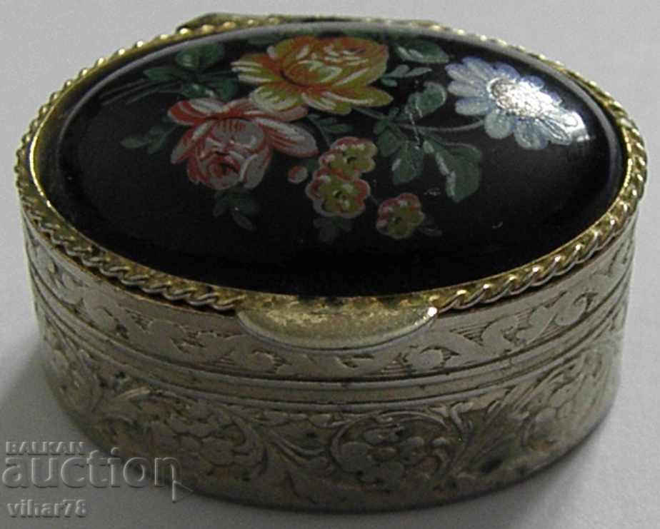 CUTTER MICI cu preț 24.99 BGN | € 12.78 CUTTER MICI cu preț 24.99 BGN | € 12.78