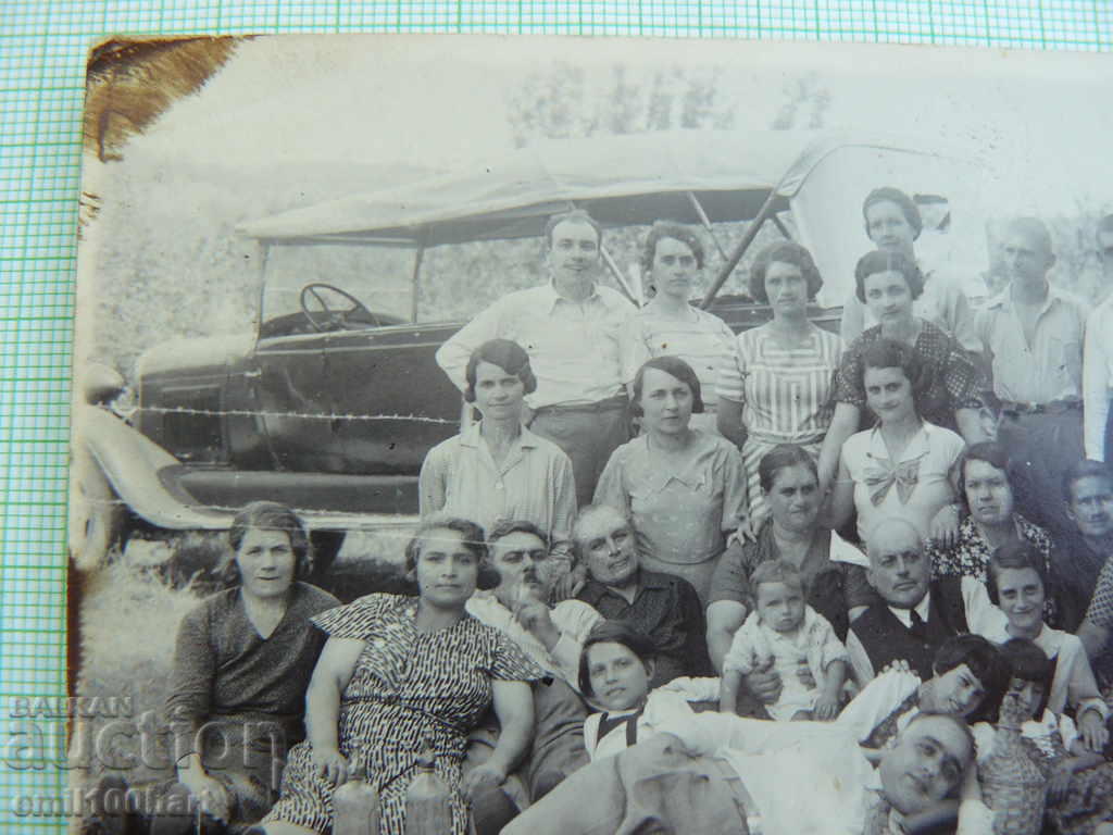 Auction  Old photo with Auto