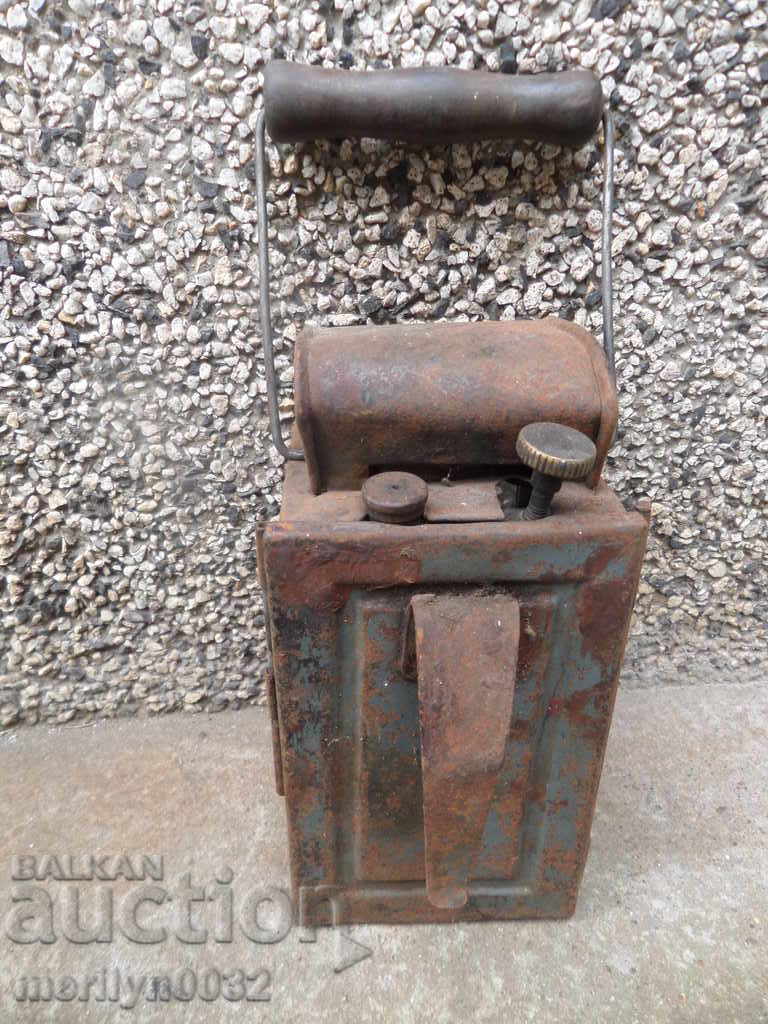 Old lantern flashlight with price 69.00 BGN | € 35.28 Old lantern flashlight with price 69.00 BGN | € 35.28