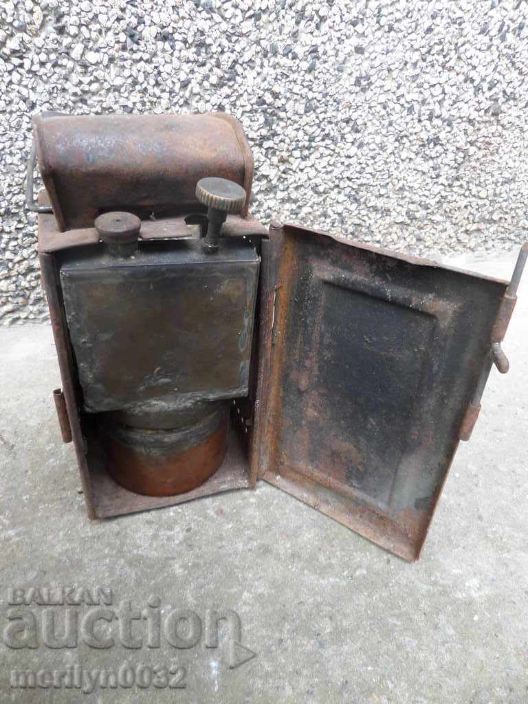 Delivery of Old lantern flashlight Delivery of Old lantern flashlight