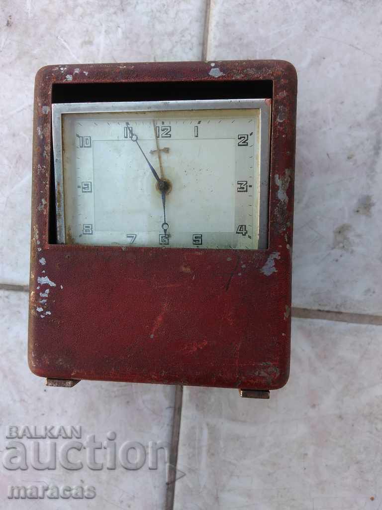 Pușculiță cu ceas