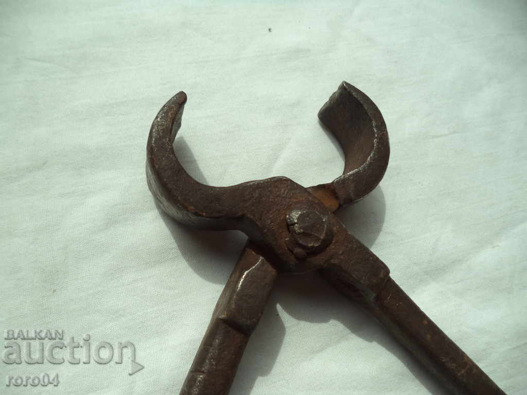 OLD MASSIVE HORSES HORSES - EXCELLENT with price 31.50 BGN | € 16.11