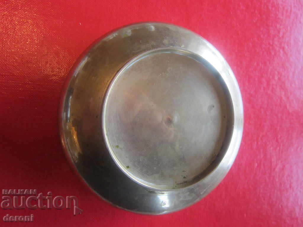 Auction A great old bronze ashtray Auction A great old bronze ashtray