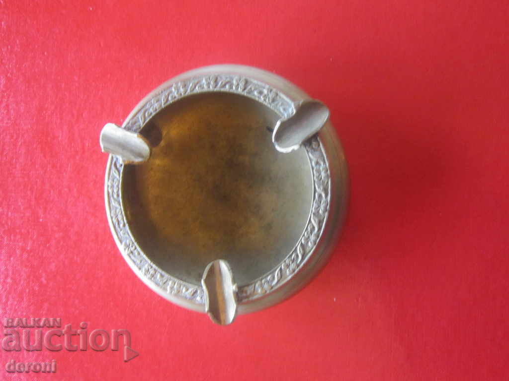 Delivery of A great old bronze ashtray Delivery of A great old bronze ashtray