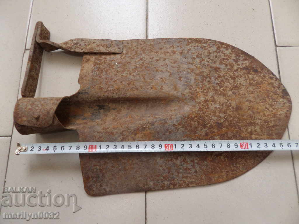 Auction  Old straight shovel, wrought iron