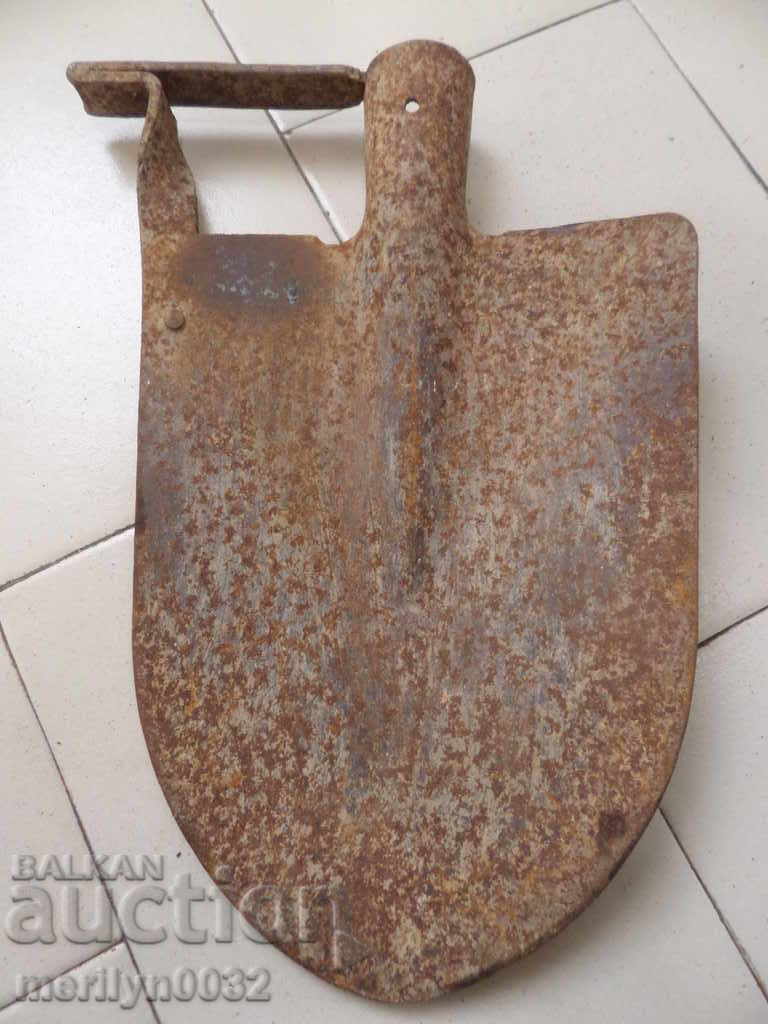 Стара права лопата, ковано желязо