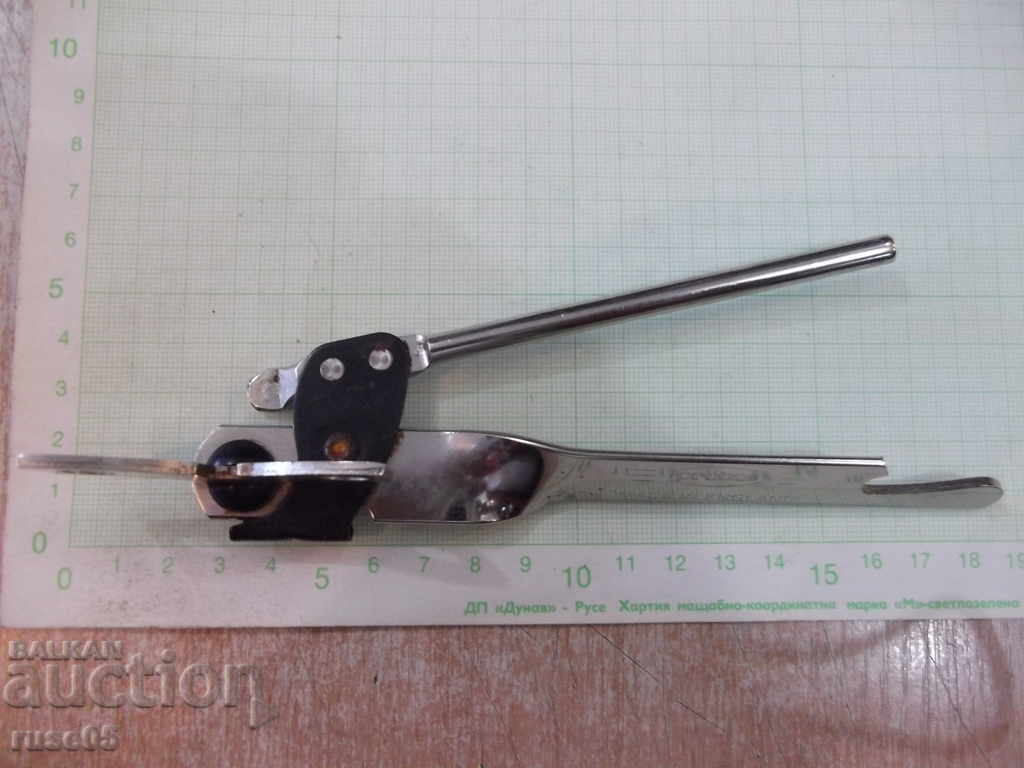 Аукцион Отварачка английска за консерви и капачки на шишета