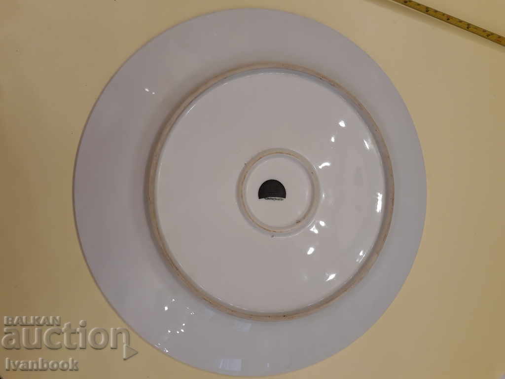 Auction  Porcelain cocktail large plate