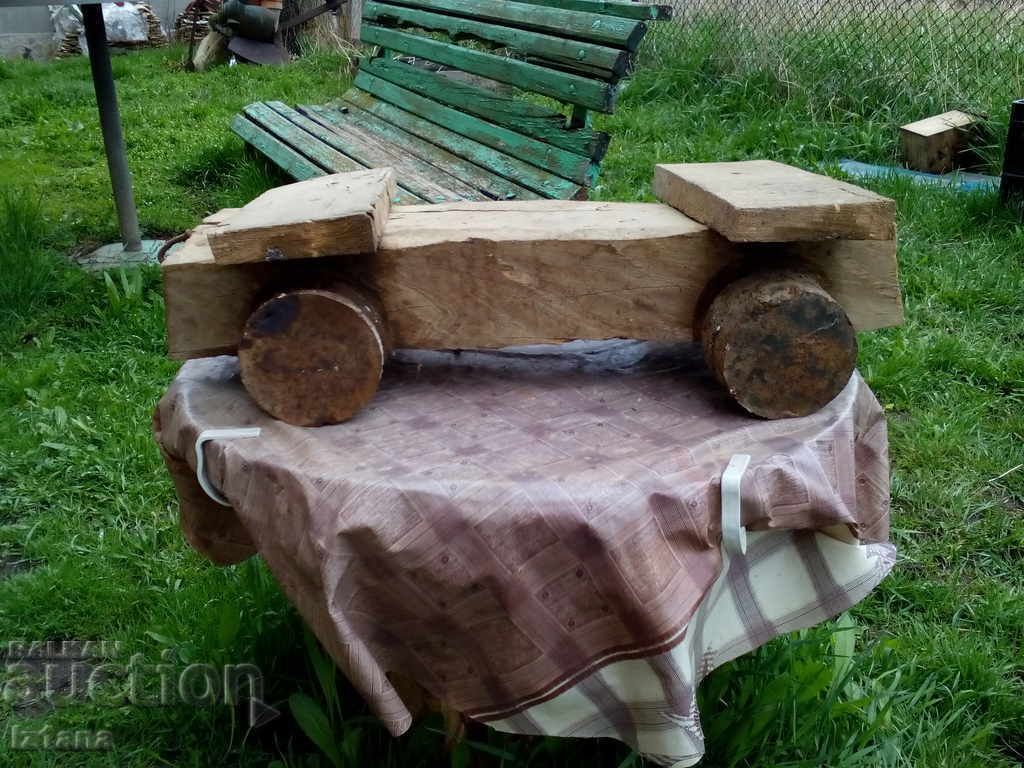 Auction  An old cart, car