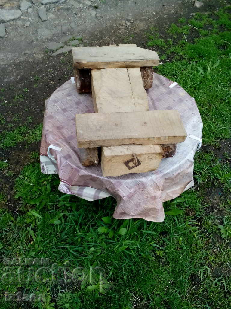 Delivery of An old cart, car