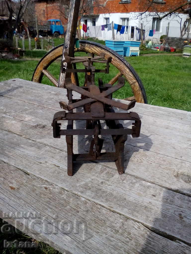 Delivery of Old scales, scales Delivery of Old scales, scales