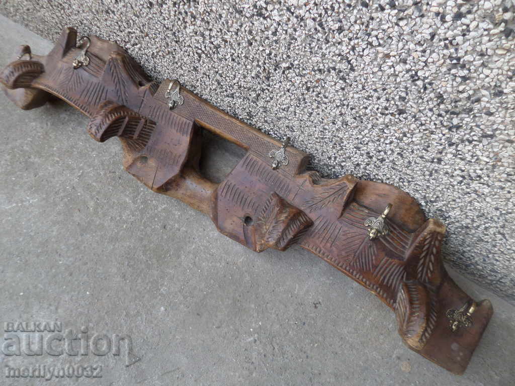 Licitație Vechea cuier vechi cu un primitiv de sculptură în lemn