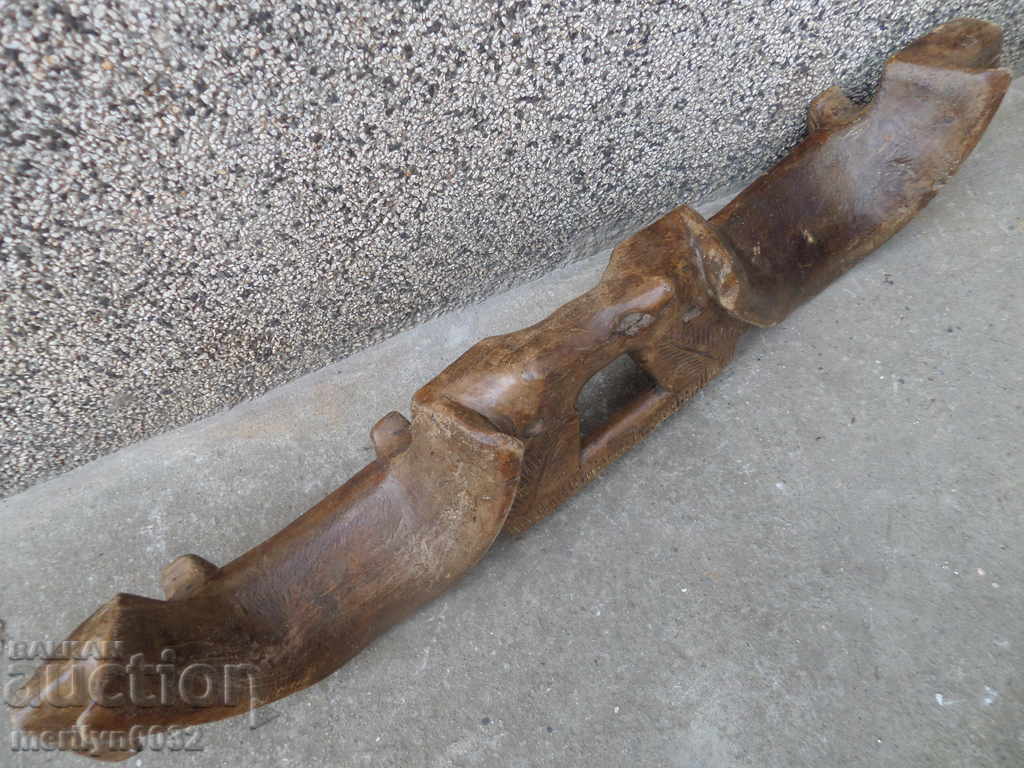 Livrarea Vechea cuier vechi cu un primitiv de sculptură în lemn