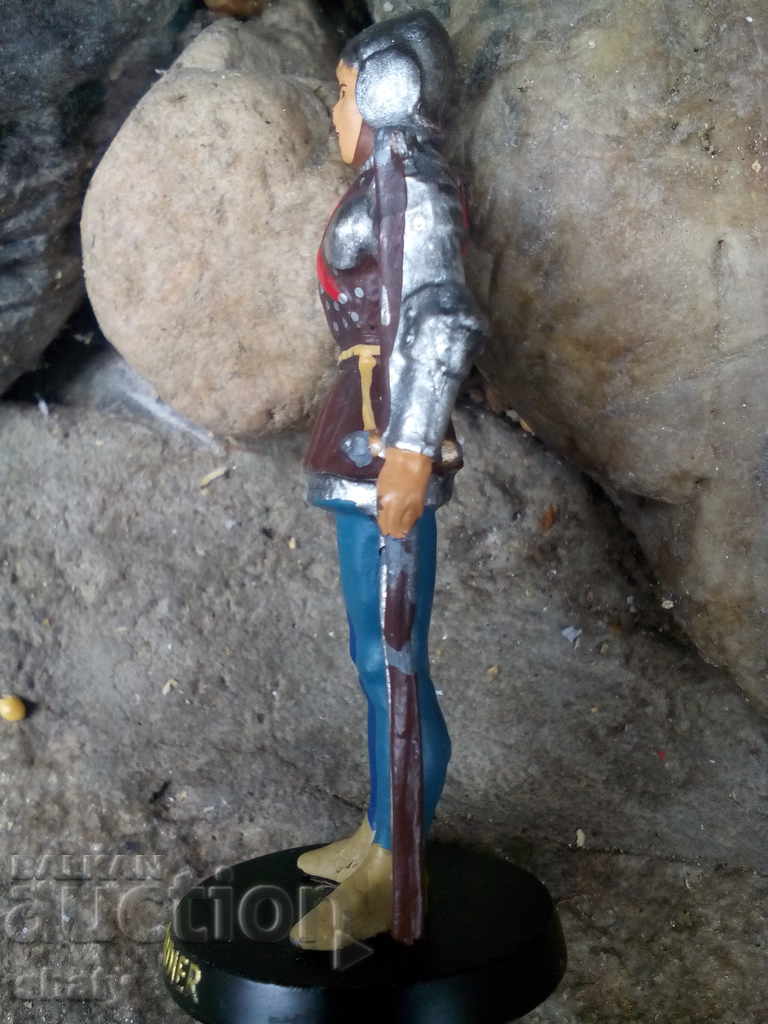 Доставка на Оловна фигура Доставка на Оловна фигура