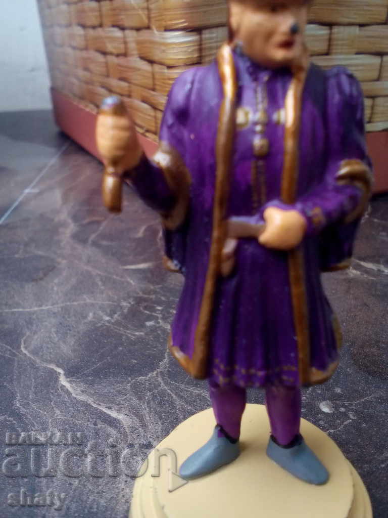 Lead figure - 7 Lead figure - 7