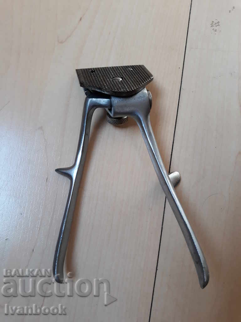 An old hand cutter with price 11.00 BGN | € 5.62 An old hand cutter with price 11.00 BGN | € 5.62