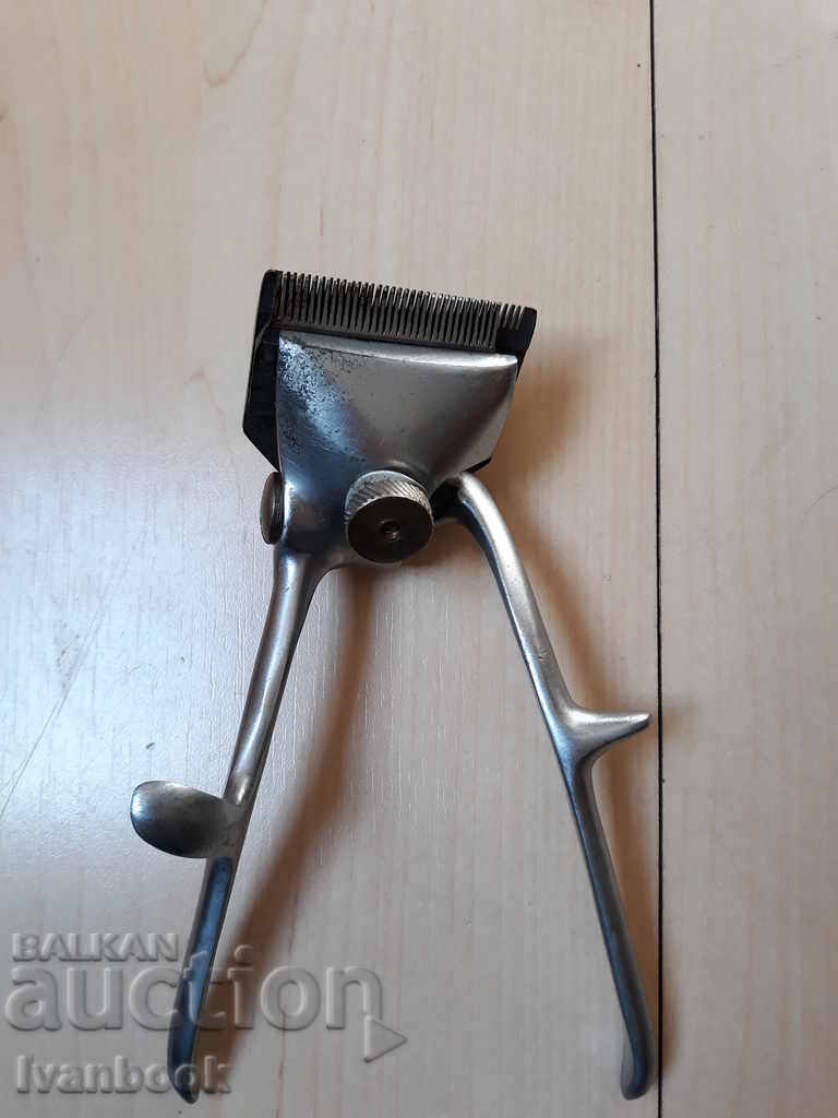 Auction An old hand cutter Auction An old hand cutter