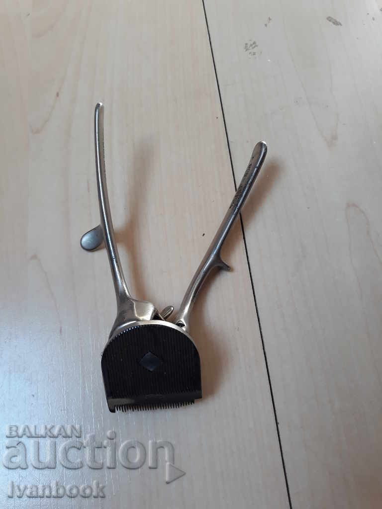 An old hand cutter with price 19.00 BGN | € 9.71
