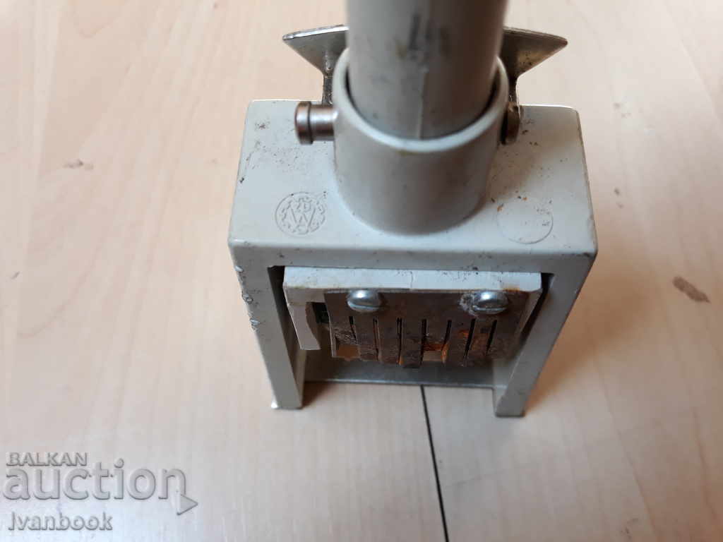 Auction Counting - retro Auction Counting - retro