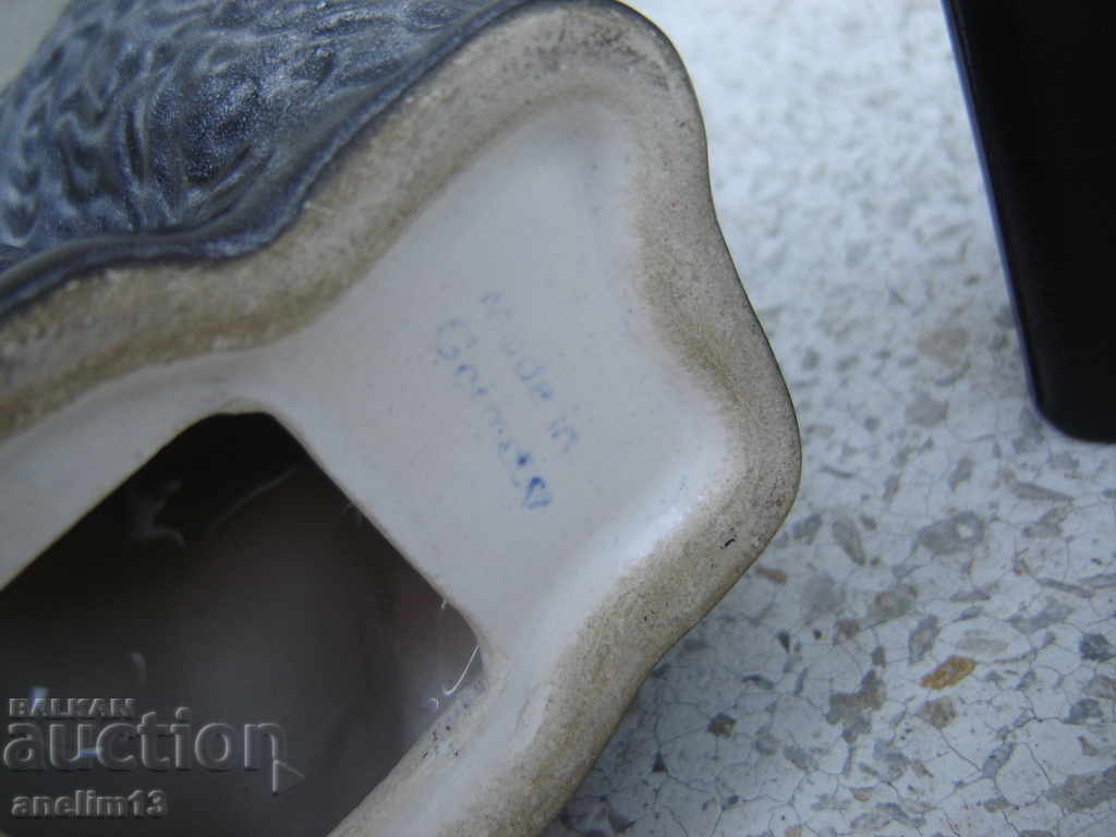 STAR PORCELAIN GIRL DOG GERMANY - 6 STAR PORCELAIN GIRL DOG GERMANY - 6