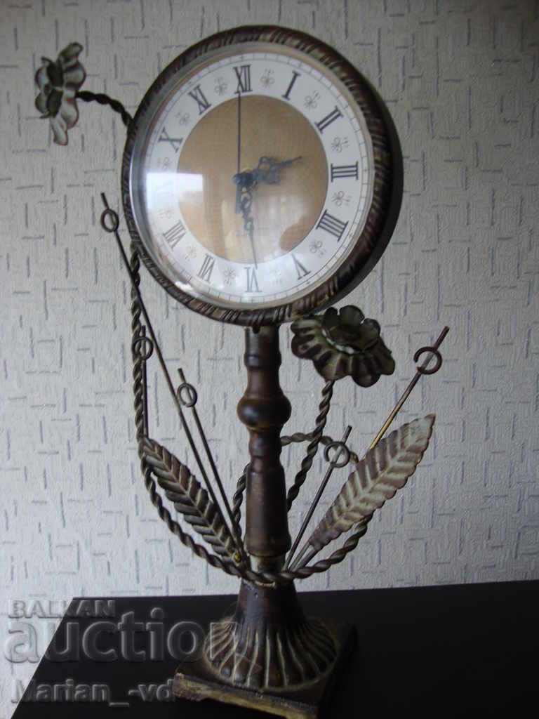 Metal quartz clock
