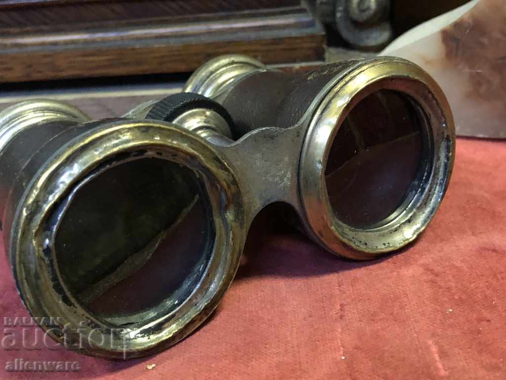 Ancient binoculars LE JOCKEY CLUB PARIS from 1880. with price 75.00 BGN | € 38.35 Ancient binoculars LE JOCKEY CLUB PARIS from 1880. with price 75.00 BGN | € 38.35