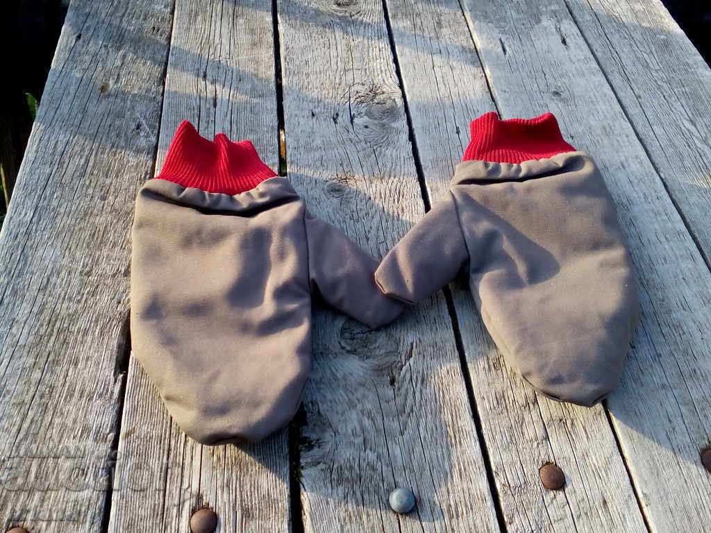 Tarpaulin gloves with price 5.00 BGN | € 2.56 Tarpaulin gloves with price 5.00 BGN | € 2.56