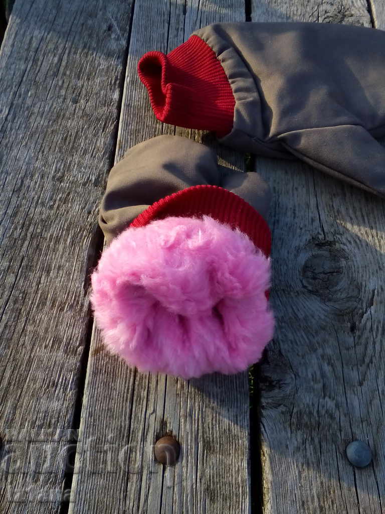 Delivery of Tarpaulin gloves Delivery of Tarpaulin gloves