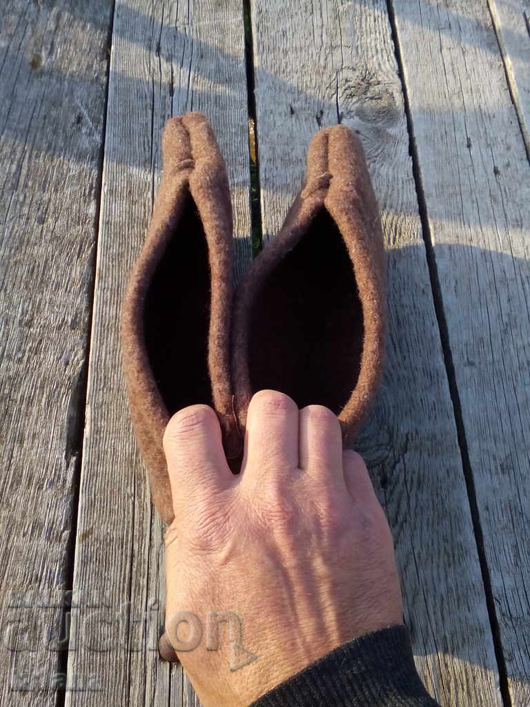 Delivery of Chaeks, tusks