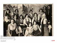 PK Traveling Picture Women with Costumes Kingdom Bulgaria Nosia 1930