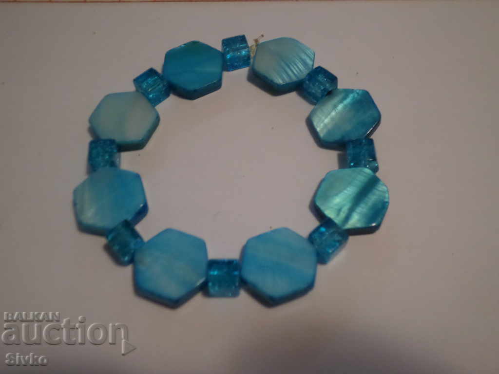 Delivery of Mother-of-pearl pendant - blue