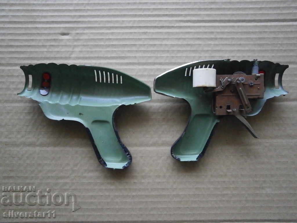 LAMINATED TOY SPRING PISTOL with price 15.00 BGN | € 7.67 LAMINATED TOY SPRING PISTOL with price 15.00 BGN | € 7.67